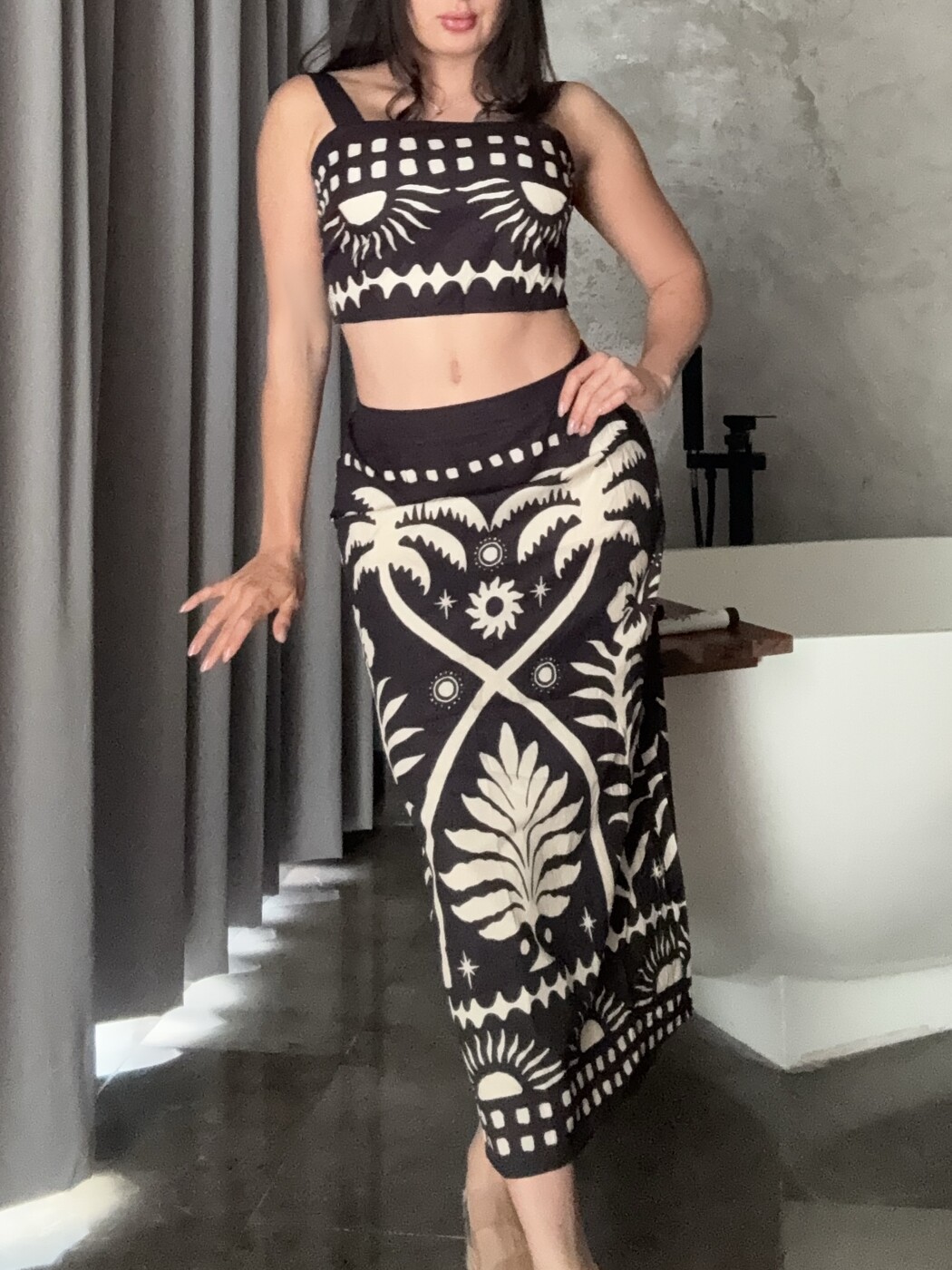 Conjunto tropical, vista de espalda
